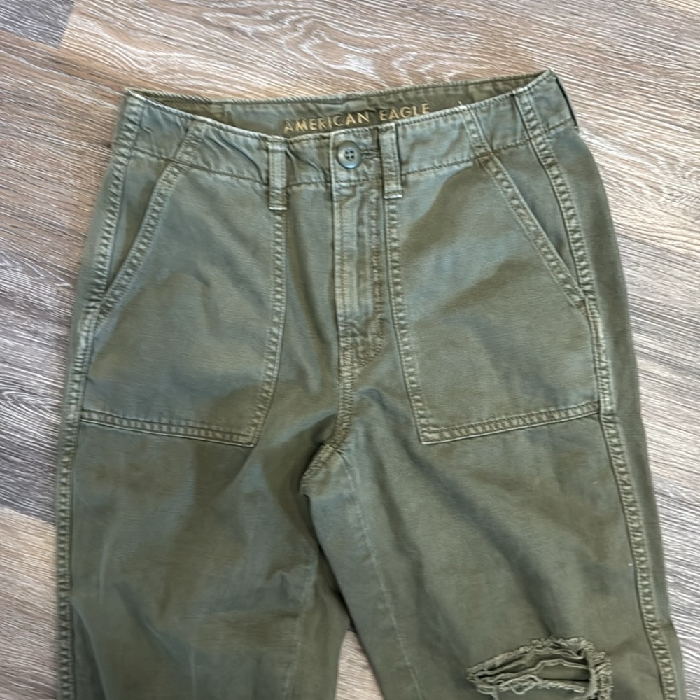 American Eagle green distressed high waist cargo pants cotton women’s short 2S - Picture 4 of 8